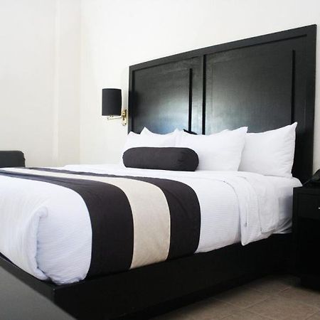 Hotel El Camino Inn & Suites Рейноса Екстериор снимка