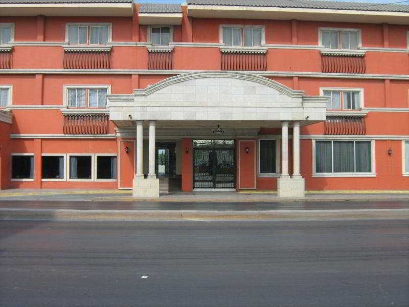 Hotel El Camino Inn & Suites Рейноса Екстериор снимка
