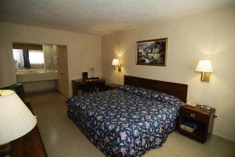 Hotel El Camino Inn & Suites Рейноса Екстериор снимка