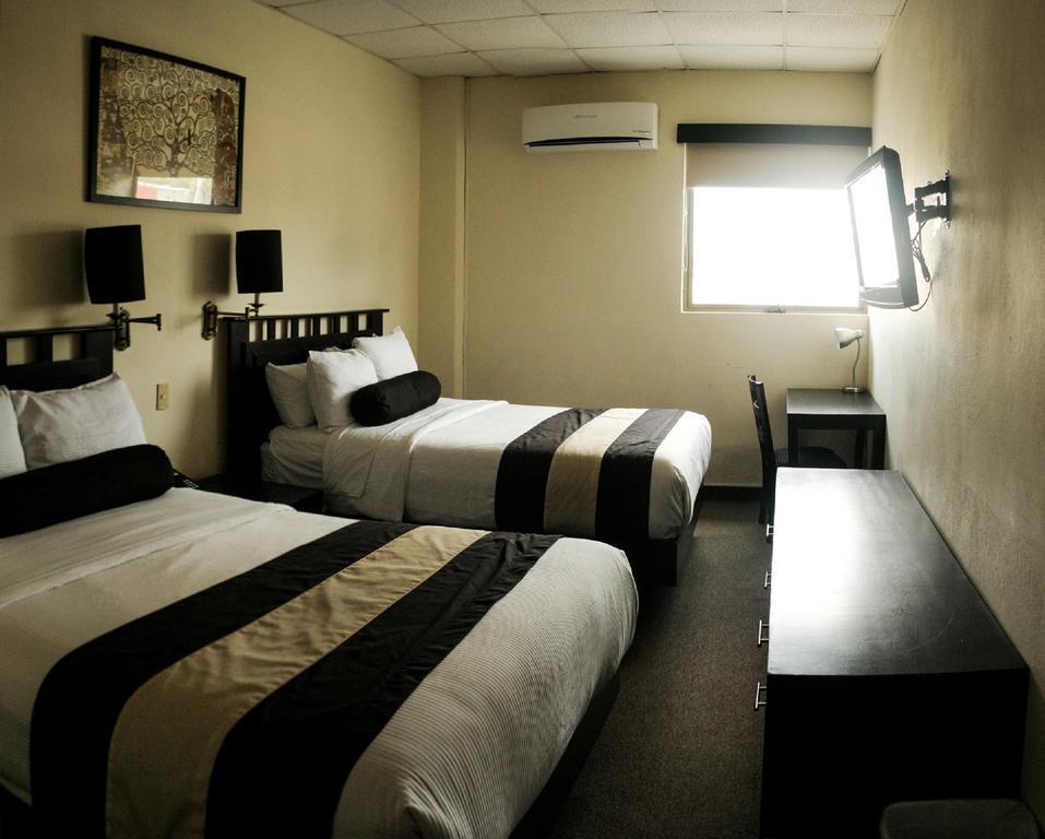 Hotel El Camino Inn & Suites Рейноса Екстериор снимка