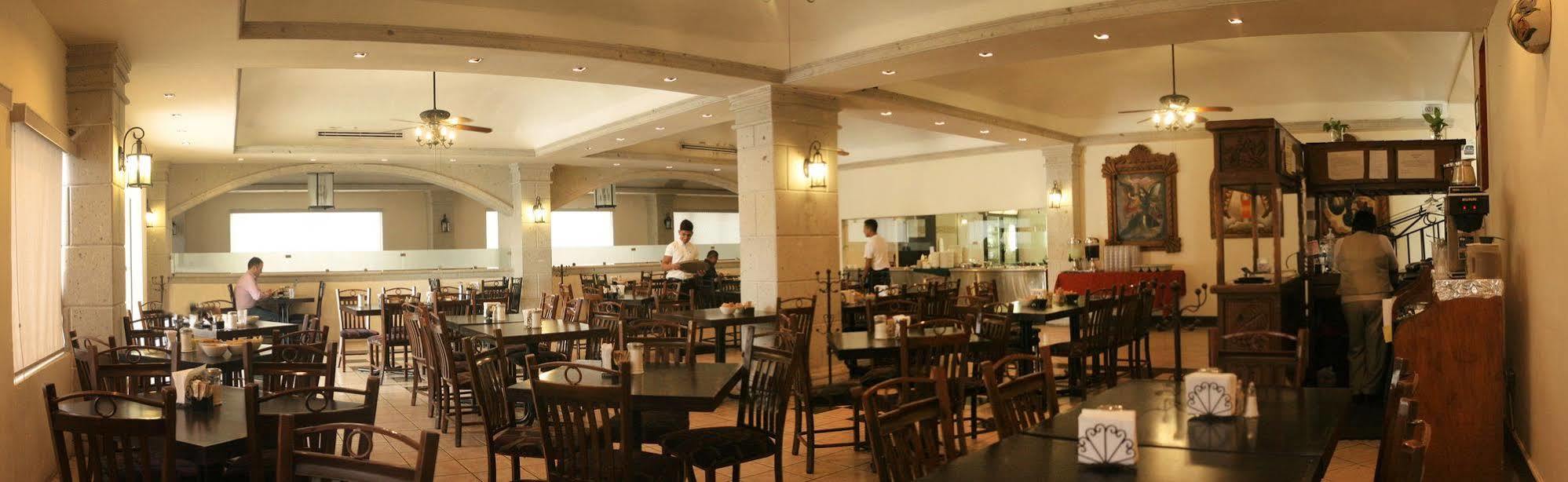 Hotel El Camino Inn & Suites Рейноса Екстериор снимка