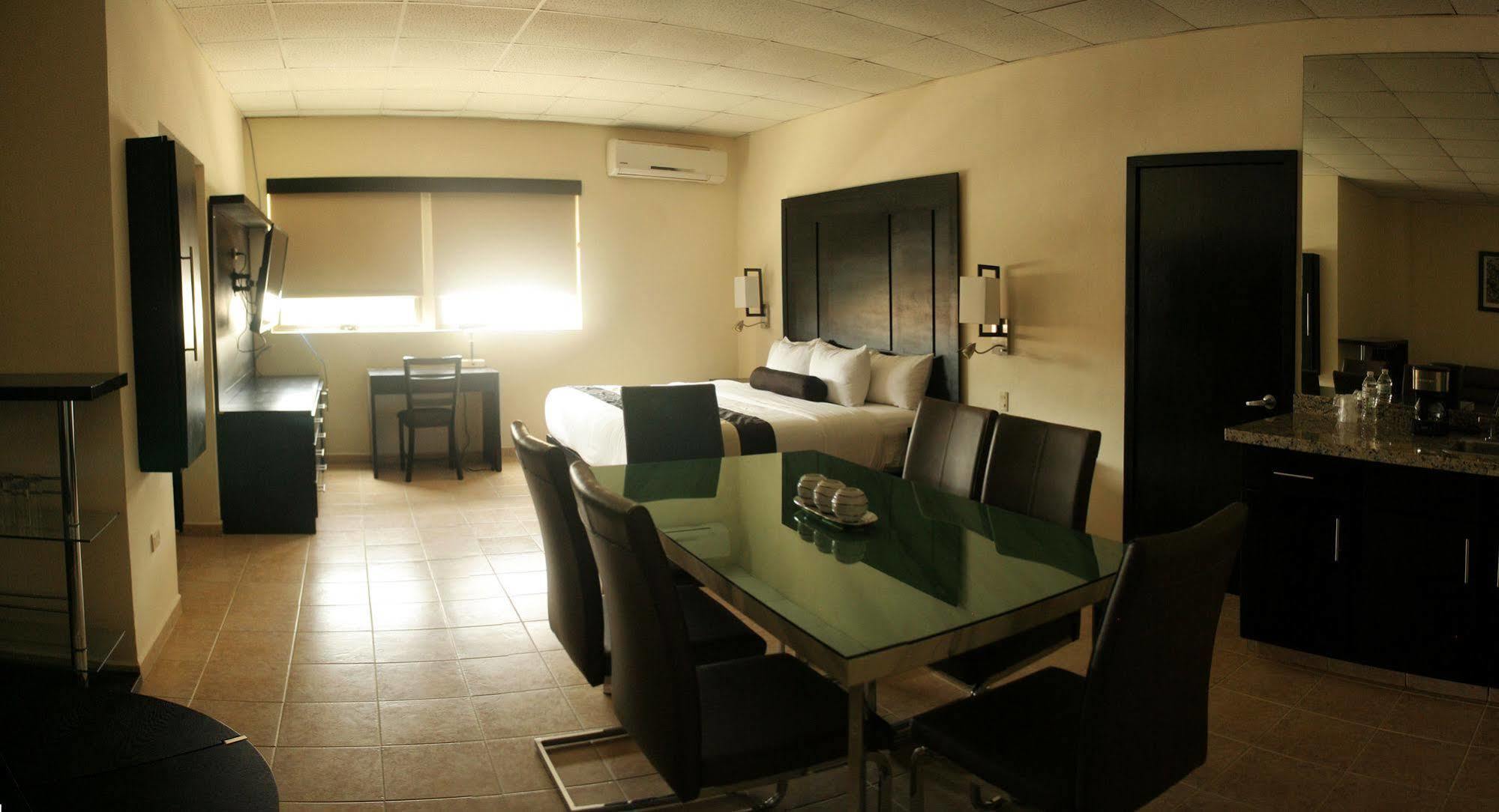 Hotel El Camino Inn & Suites Рейноса Екстериор снимка