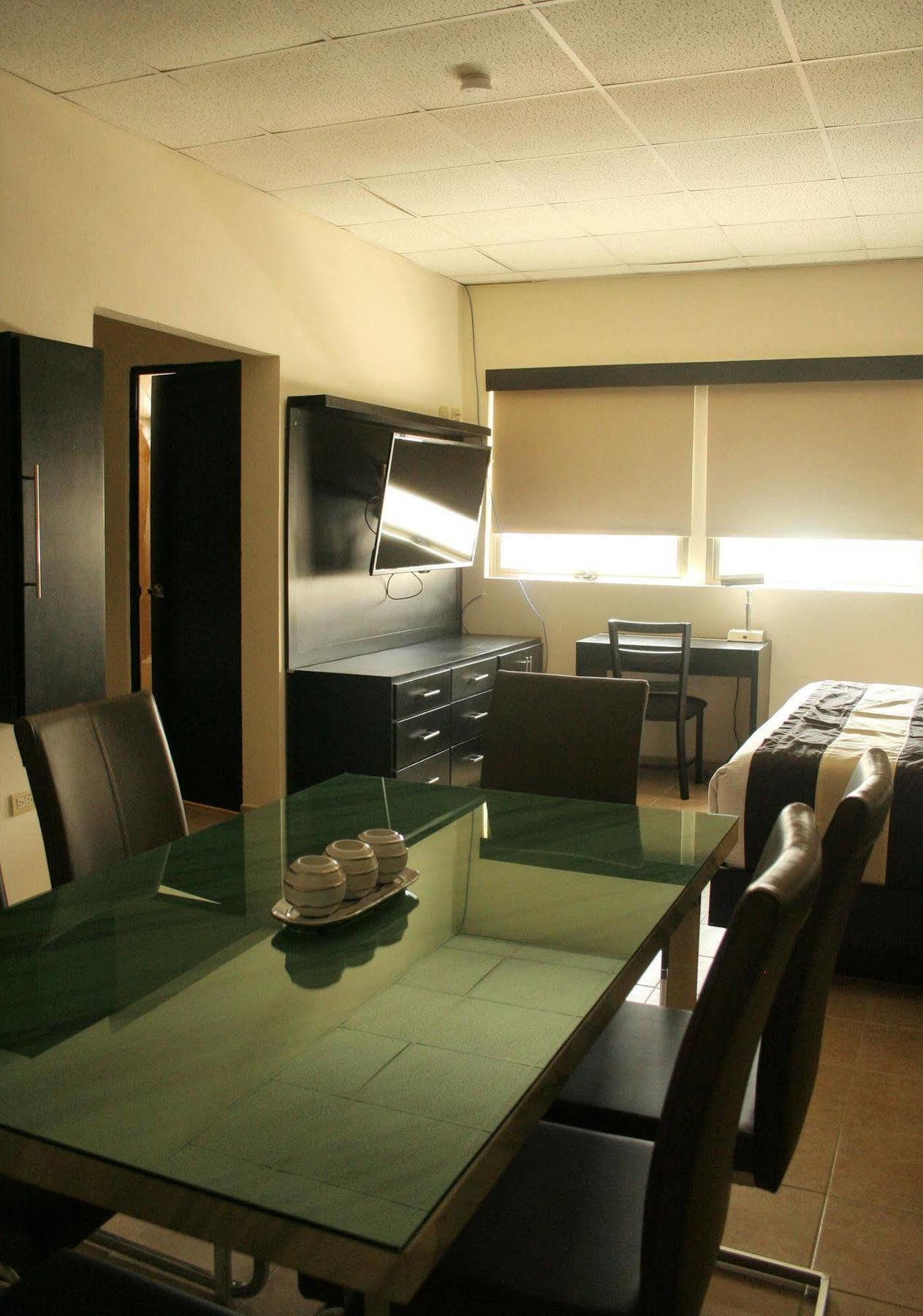 Hotel El Camino Inn & Suites Рейноса Екстериор снимка