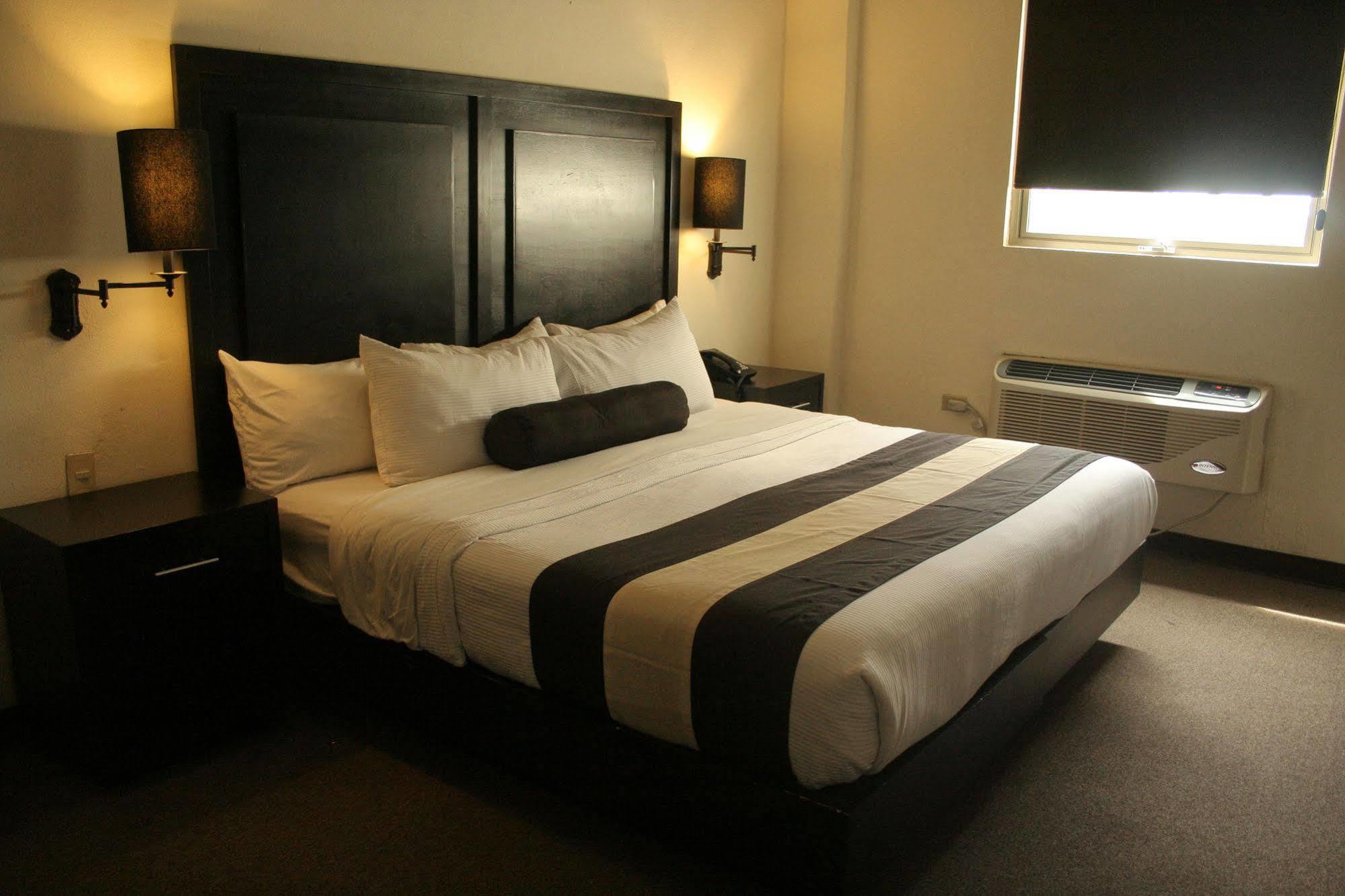Hotel El Camino Inn & Suites Рейноса Екстериор снимка