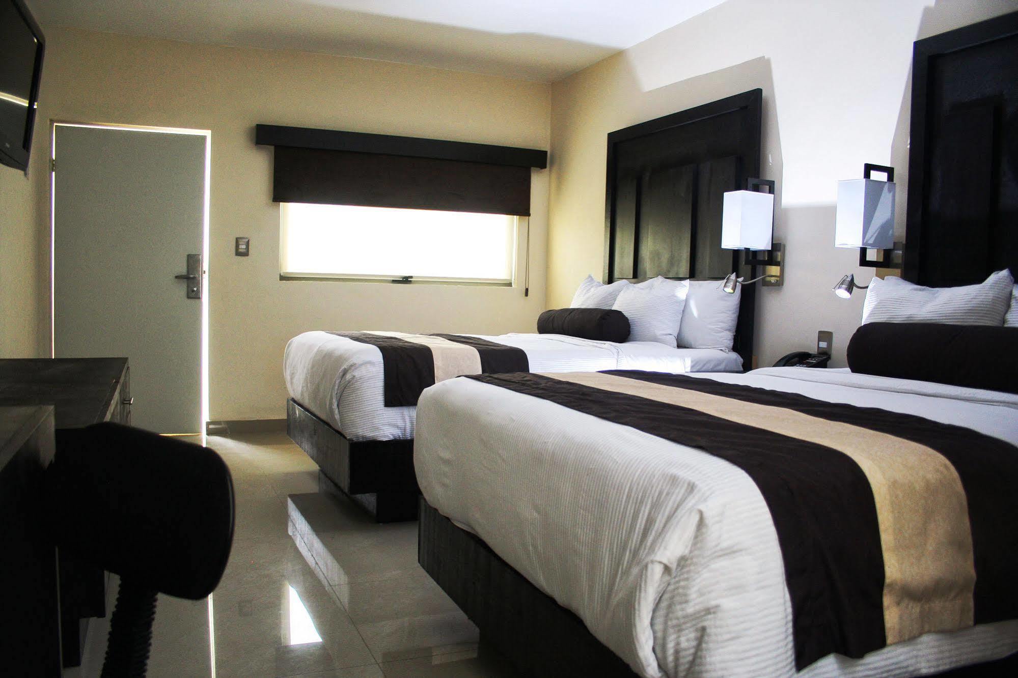 Hotel El Camino Inn & Suites Рейноса Екстериор снимка