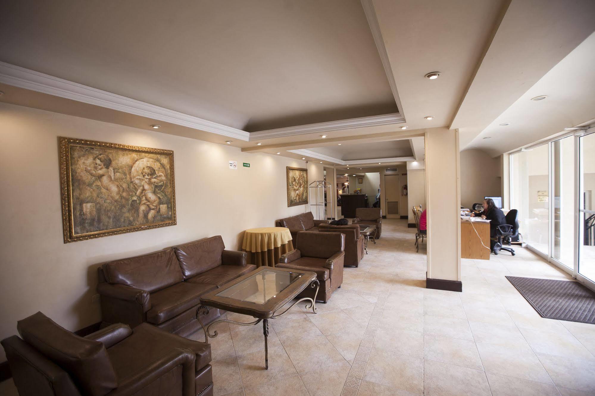 Hotel El Camino Inn & Suites Рейноса Екстериор снимка