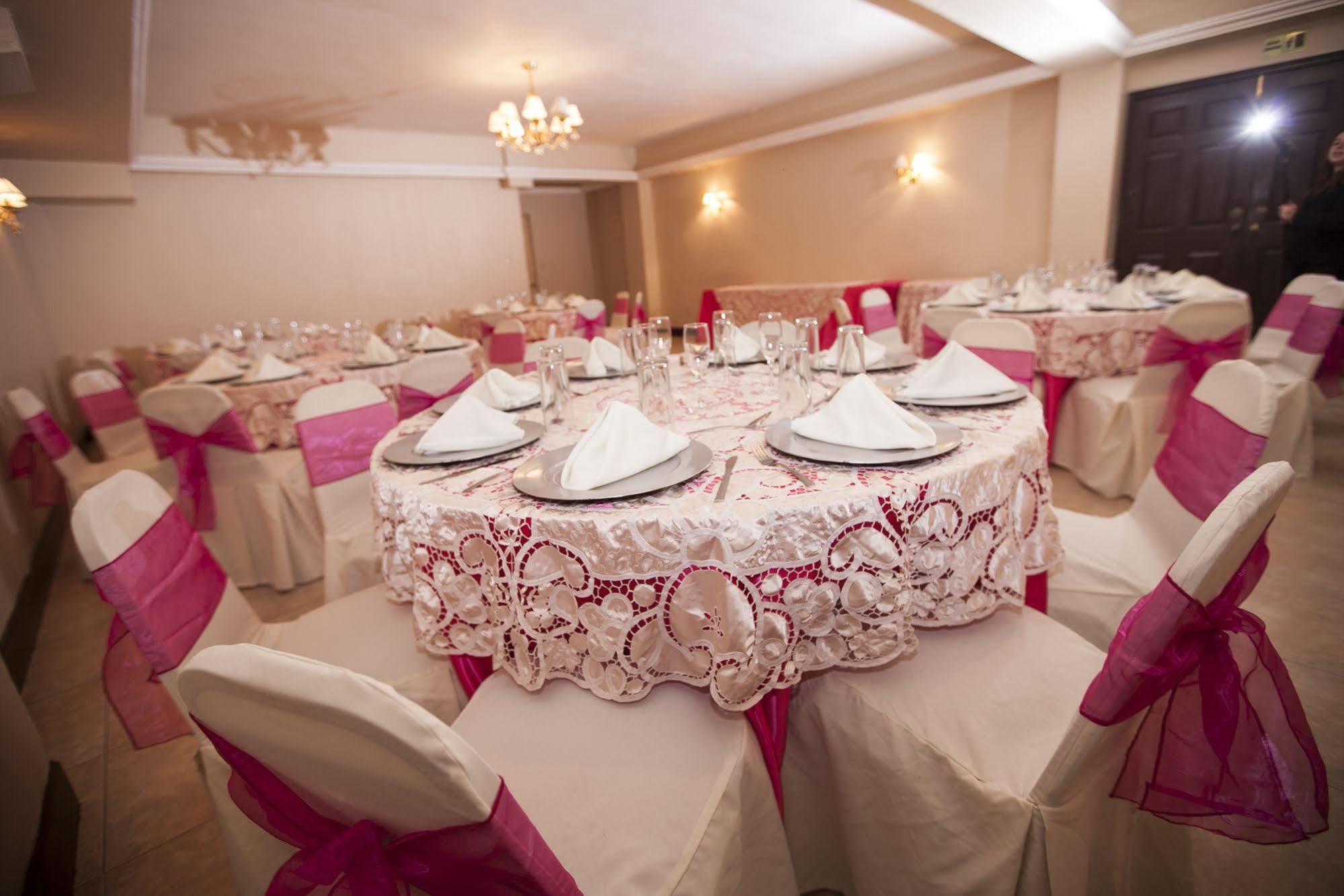 Hotel El Camino Inn & Suites Рейноса Екстериор снимка